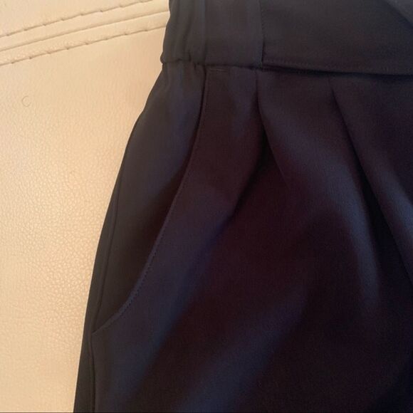 Lululemon Noir Shorts - Picture 7 of 9